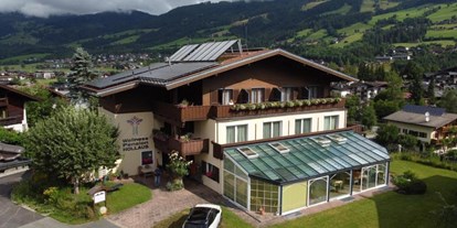 Pensionen - Kirchberg in Tirol - Hausansicht - Wellness Pension Hollaus