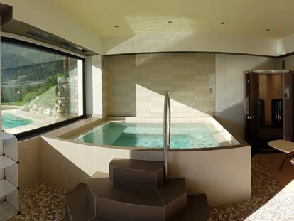 Pensionen - Restaurant - Unser Solo Indoor Hot Whirlpool hat 36°C und nach einer Wanderung ist das eine Wohltat! Die Infrarotkabine steht Ihnen auch kostenlos zur Verfügung. - Pension Plarserhof