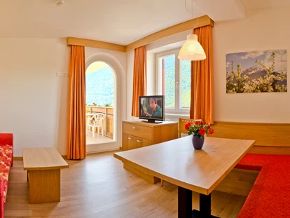 Pensionen - Restaurant - Die Kirschblüte mit 35m² ist sehr gemütlich und die beiden Balkone sind ideal für Sonnenanbeter. - Pension Plarserhof