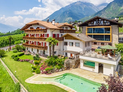 Pensionen - Restaurant - Frühstückspension mit stilvoll eingerichteten Zimmern und modernen Ferienwohnungen auf der Sonnenseite von Meran mit herrlichen Blick auf die Kurstadt. - Pension Plarserhof