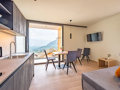 Pensionen - Restaurant - Ferienwohnung Süd- West im 2. Stock. moderne Ferienwohnung für Sonnenanbeter mit Blick!
Unsere neuen Ferienwohnungen haben auch eine Klimaanlage, Bodenheizung und Aufzug! Es soll an nichts fehlen. - Pension Plarserhof