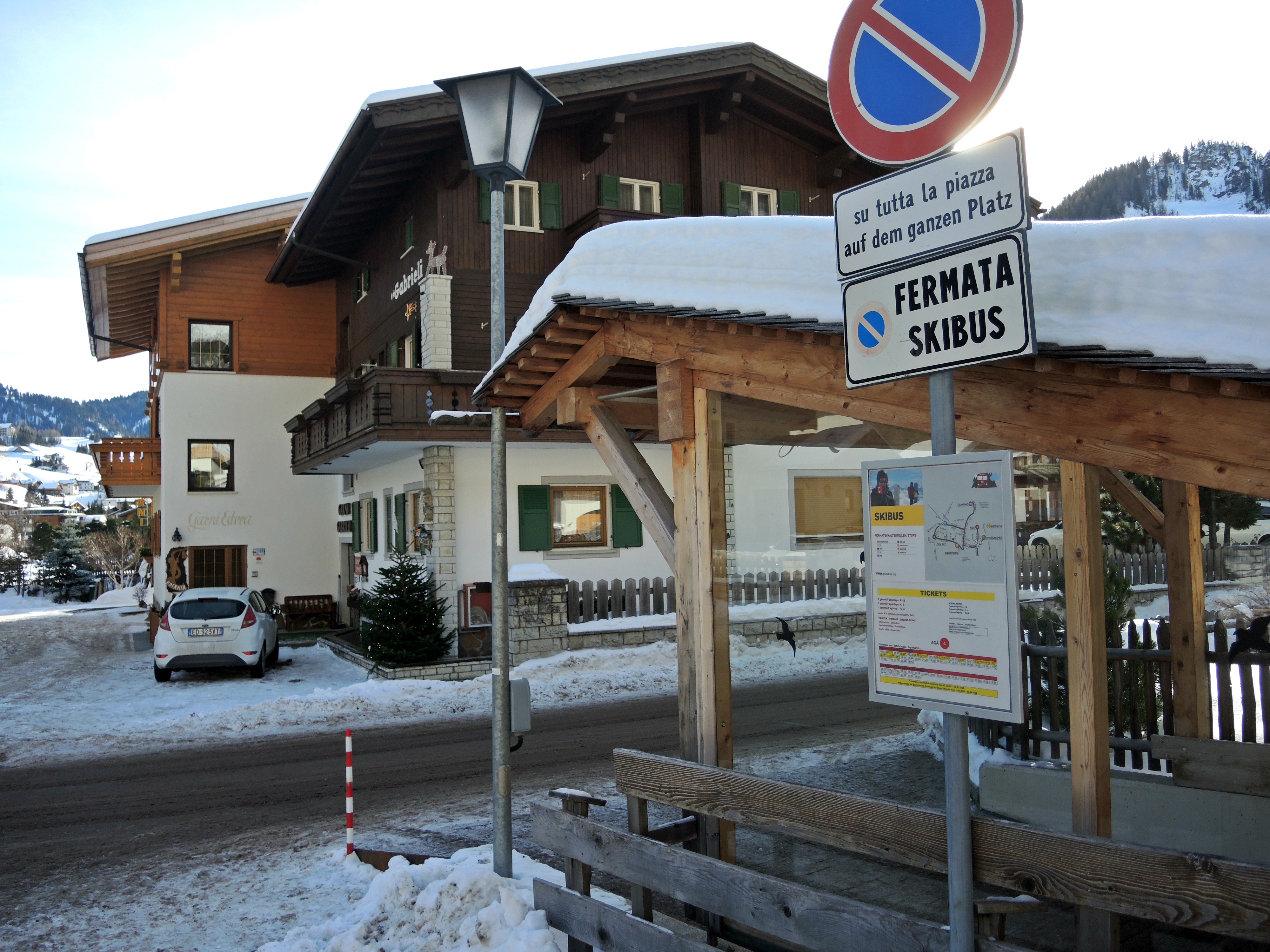 Pensionen - Balkon - Italien - Skibus-Haltestelle - 10 Meter vom Eingang - Garni Gabrieli