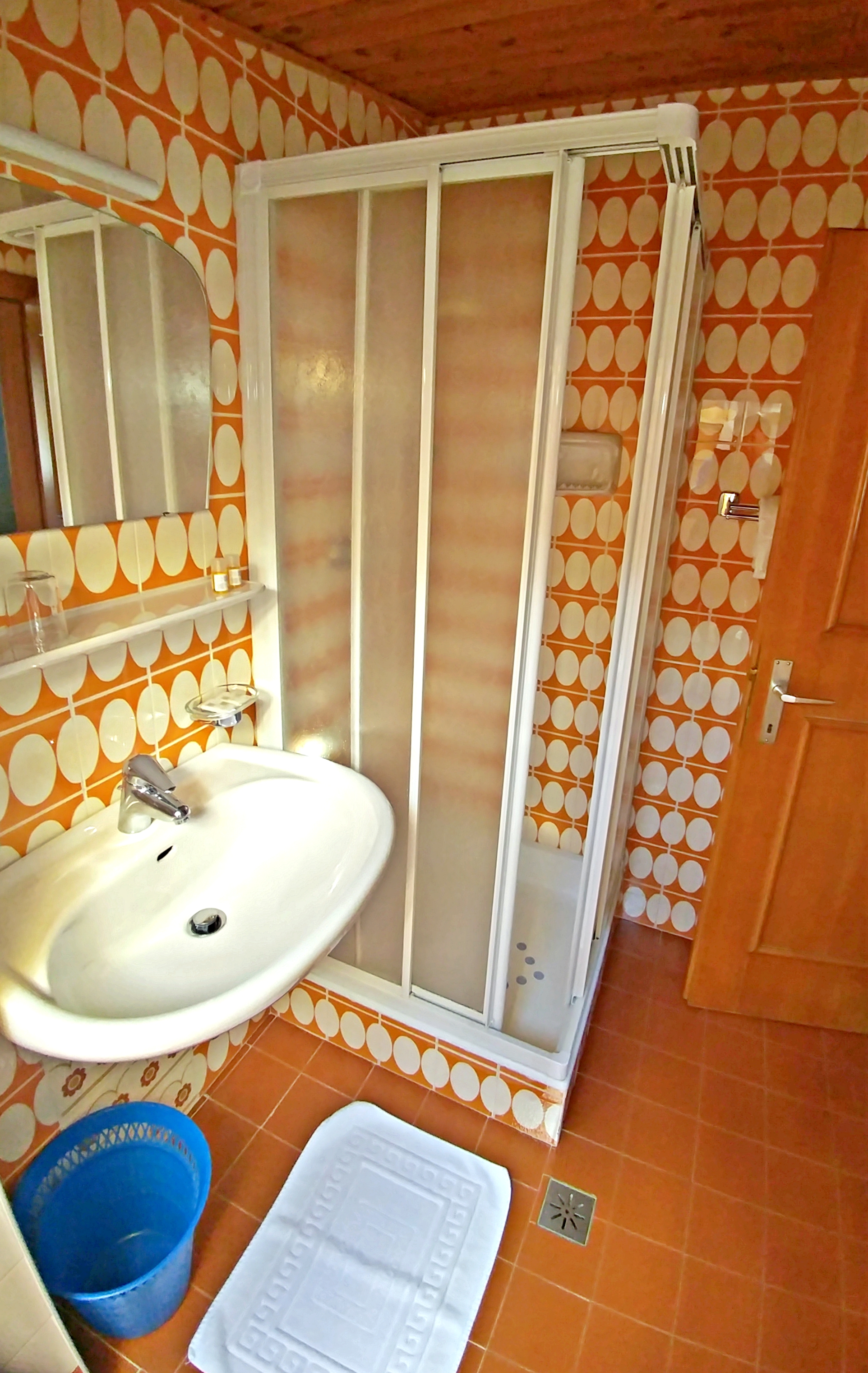 Frühstückspension: Badezimmer mit Dusche und Toilette - Garni Gabrieli