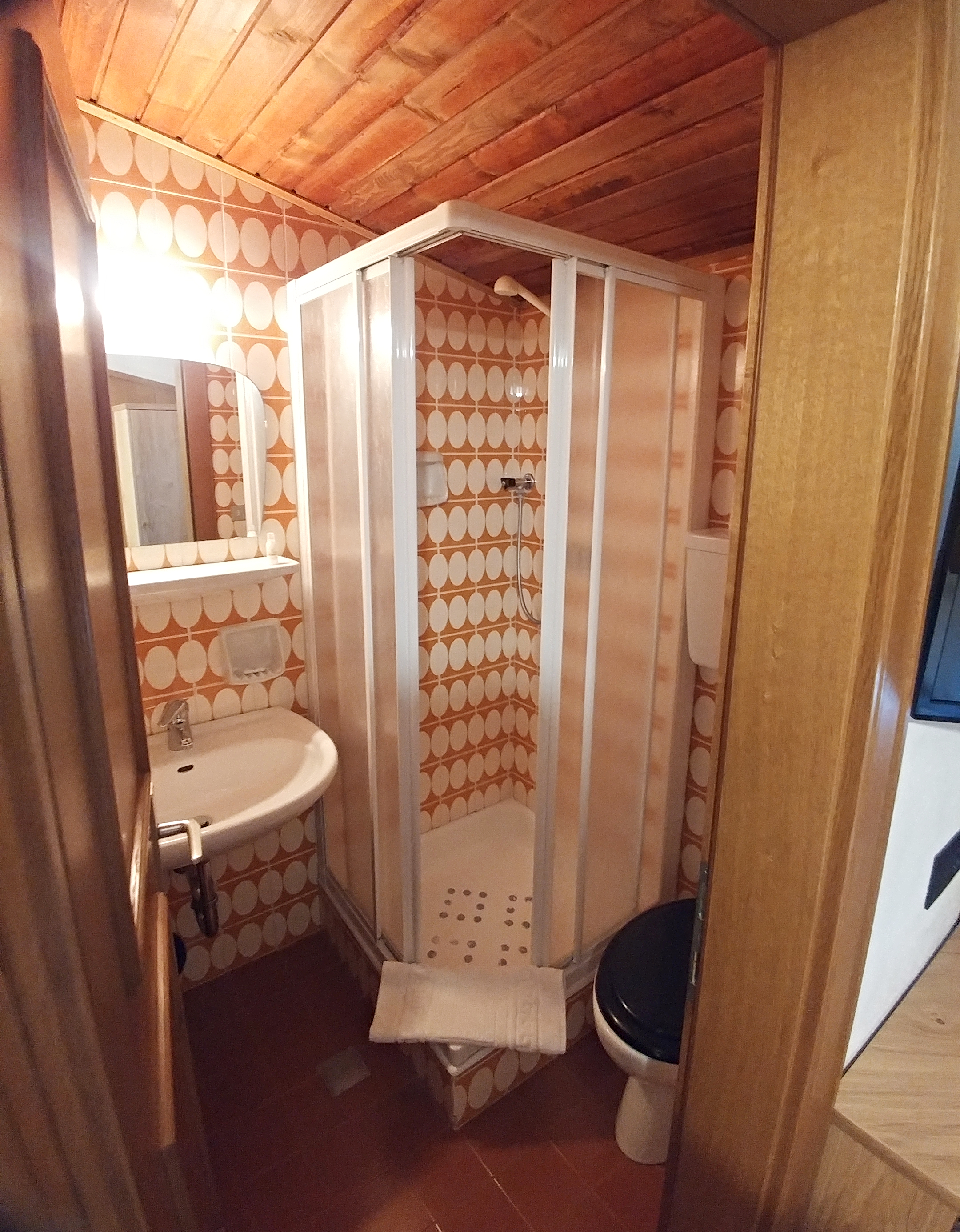 Frühstückspension: Badezimmer mit Dusche und Toilette - Garni Gabrieli