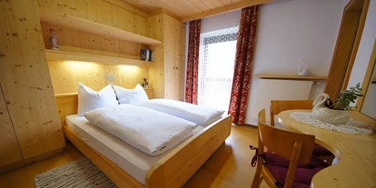 Pensionen - Frühstück: Frühstücksbuffet - Südtirol - Doppelzimmer mit Balkon - Garni Laura