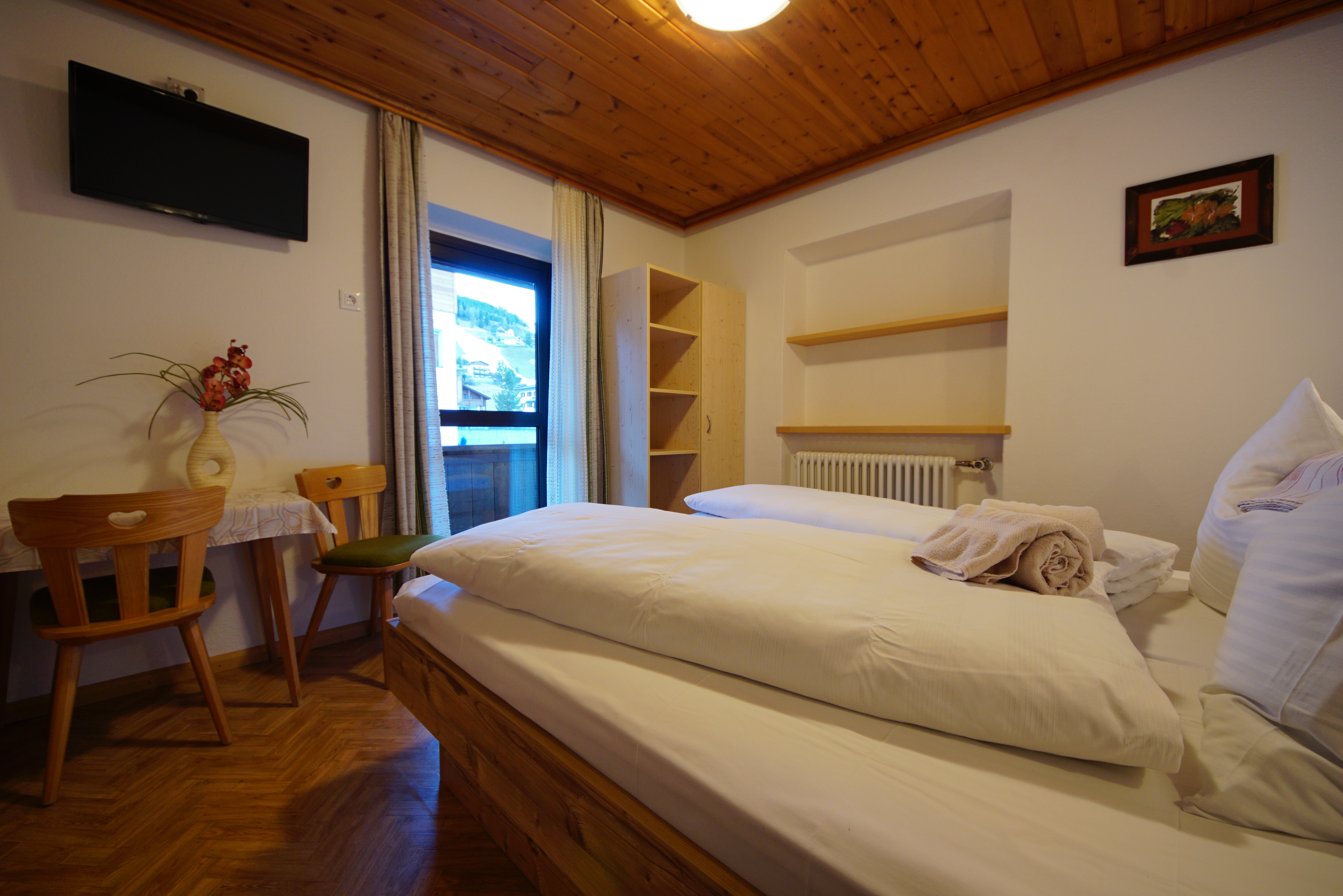 Pensionen - Frühstück: Frühstücksbuffet - Südtirol - Doppelzimmer mit Balkon - Garni Laura