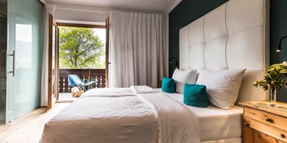 Pensionen - Naturns - nmitten von Obstgärten gelegen in ruhiger, sonniger Hanglage, abseits der Strasse, befindet sich die Pension Sonnheim.
Renovierte Zimmer, solarbeheiztes Sole-Schwimmbecken im mediterranen Garten. - Pension Sonnheim