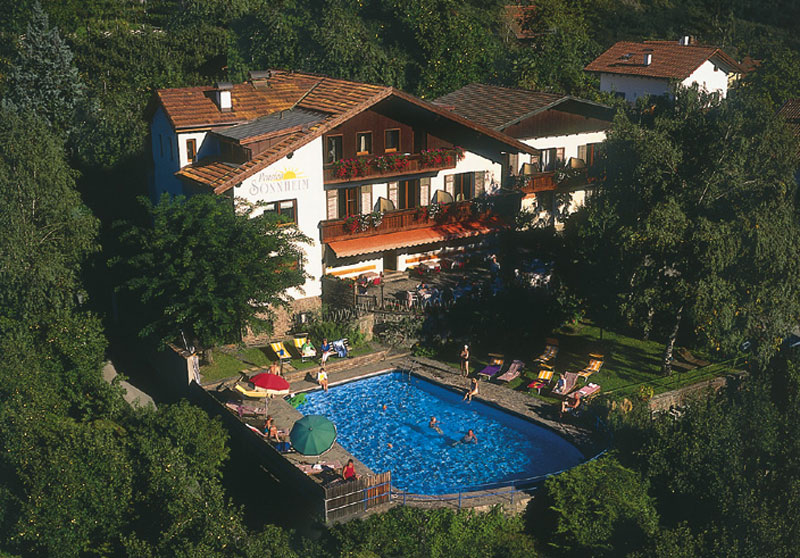 Pensionen - Parkplatz: kostenlos bei der Pension - Kaltern - I - Pension Sonnheim