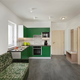 Frühstückspension: Viel Platz und Licht bietet Ihnen der Wohn- und Küchenbereich unserer grünen Ferienwohnung.  - Residence Sonnengarten**