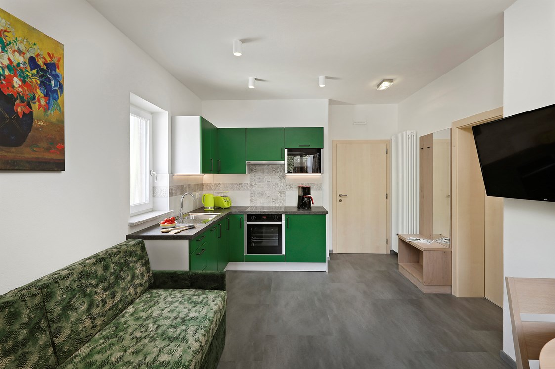 Frühstückspension: Viel Platz und Licht bietet Ihnen der Wohn- und Küchenbereich unserer grünen Ferienwohnung.  - Residence Sonnengarten**