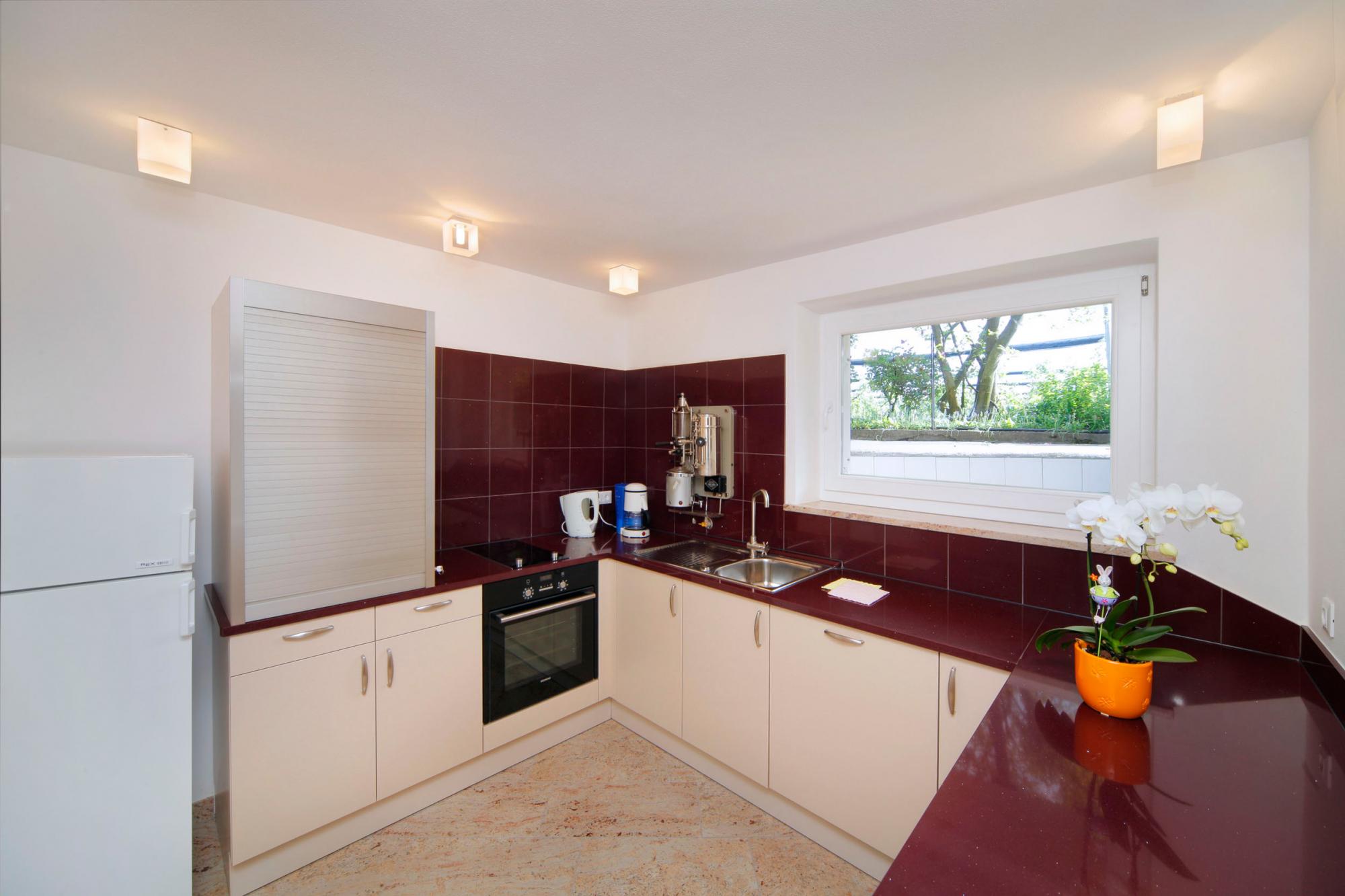 Frühstückspension: Die Gäste der Zimmer können unsere Tee- und Kaffeeküche nutzen und Getränke sowie Lebensmittel im Kühlschrank einkühlen.   - Residence Sonnengarten**