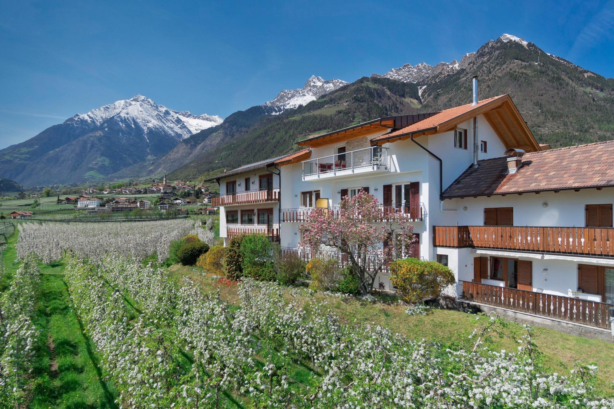 Pensionen - Balkon - Meran - Residence Sonnengarten inmitten der Obstgärten mit phantastischer Bergkulisse - Residence Sonnengarten**