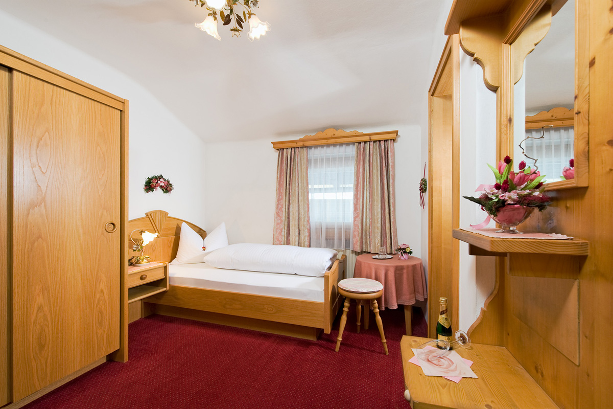 Frühstückspension: Einzelzimmer - Pension Kometer***