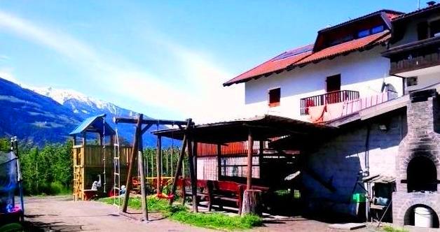 Pensionen - Planeil - unser Spielplatz mit Grillstelle  - Sackgut- Hof