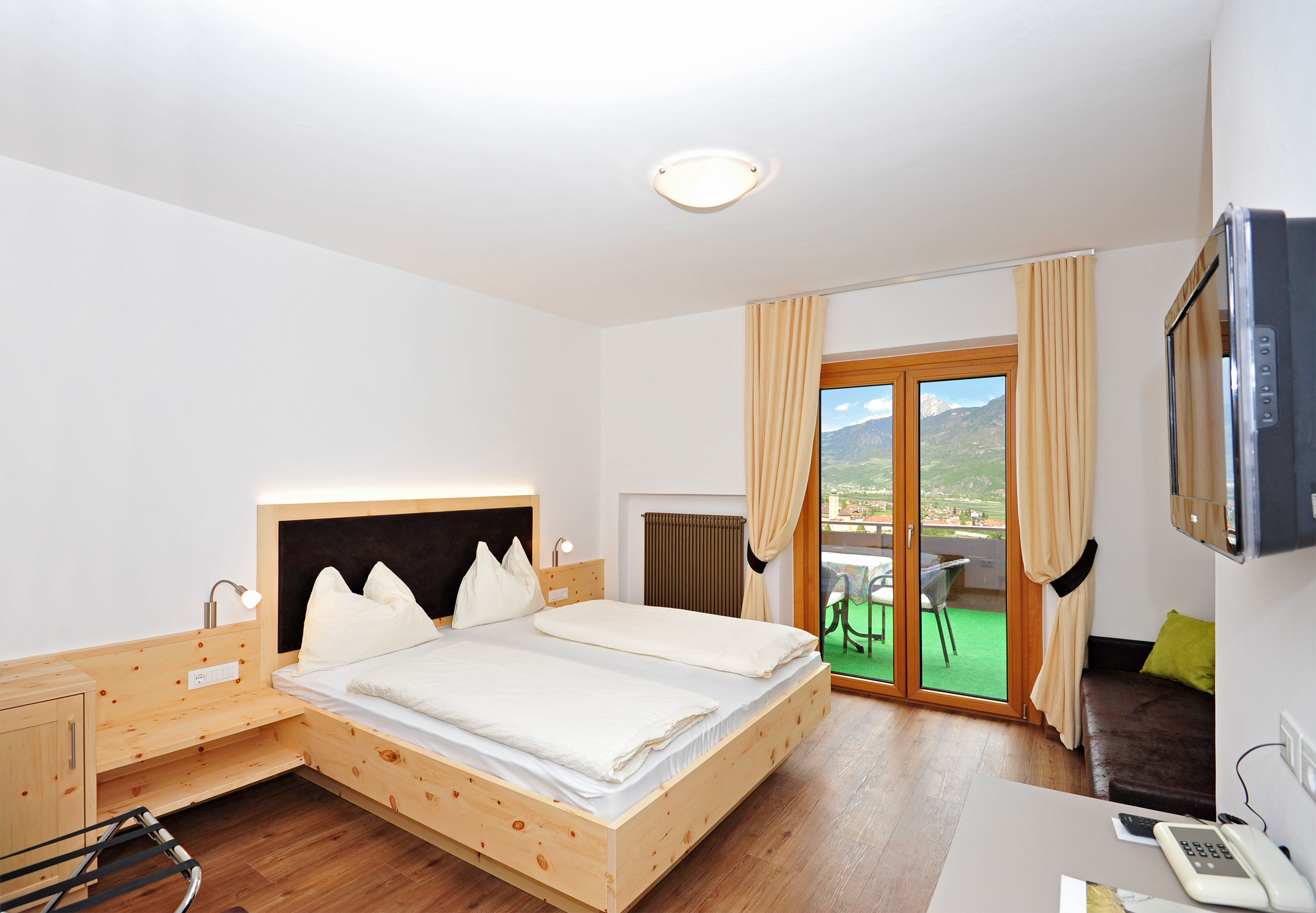 Pensionen - Parkplatz: kostenlos bei der Pension - Kaltern - Panorama-Doppelzimmer Terrassenbalkon - Panorama Hotel Garni Bühlerhof