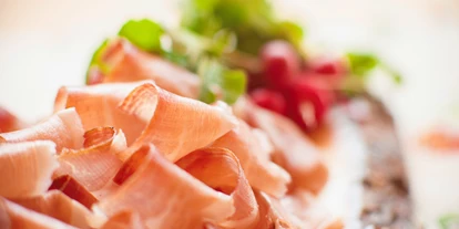 Pensionen - Naturns - Ein Hochgenuss - unser Südtiroler Speck - BIO-Bauernhof Inner-Glieshof