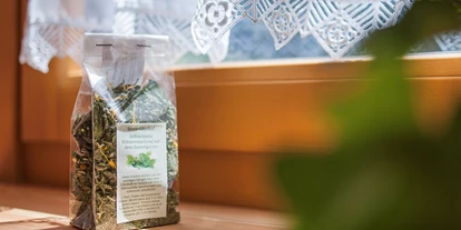 Pensionen - Naturns - Handverlesener Kräutertee aus dem Matschertal - BIO-Bauernhof Inner-Glieshof