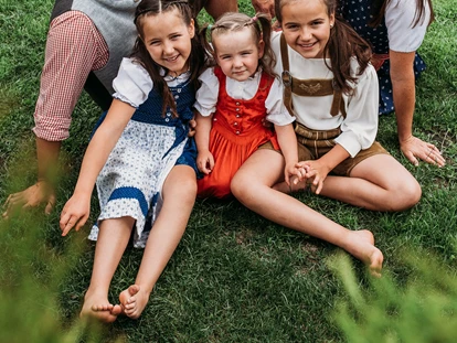 Pensionen - Restaurant - Familie Unterkircher mit
Christian und Ulli, Lena, Alisa und klein Ida - Pension Sonnenhof