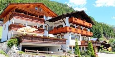 Pensionen - Südtirol - Unsere Pension liegt auf der Sonnenterrasse des Passeiertales. Ruhig gelegen mit einem herrlichen Blick auf die umliegende Bergwelt. - Pension Widmann