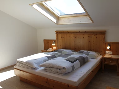 Frühstückspension: Unsere Schafzimmer in den Ferienwohnungen mit Panoramafenster zum Sternenhimmel - Pension Baumgarten