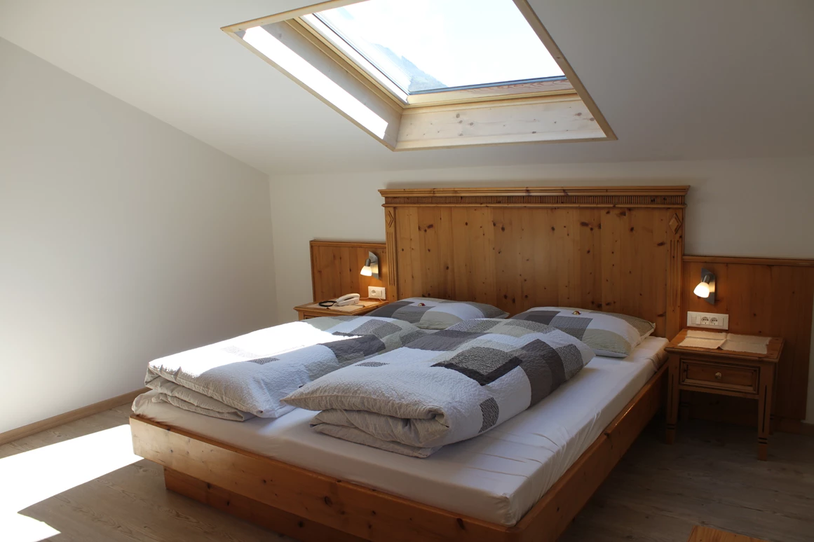 Frühstückspension: Unsere Schafzimmer in den Ferienwohnungen mit Panoramafenster zum Sternenhimmel - Pension Baumgarten