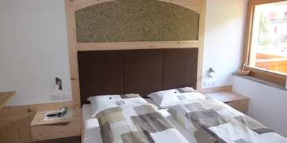 Pensionen - Naturns - Vollholz Zimbel  Möbel in den Ferienwohnungen - Pension Baumgarten