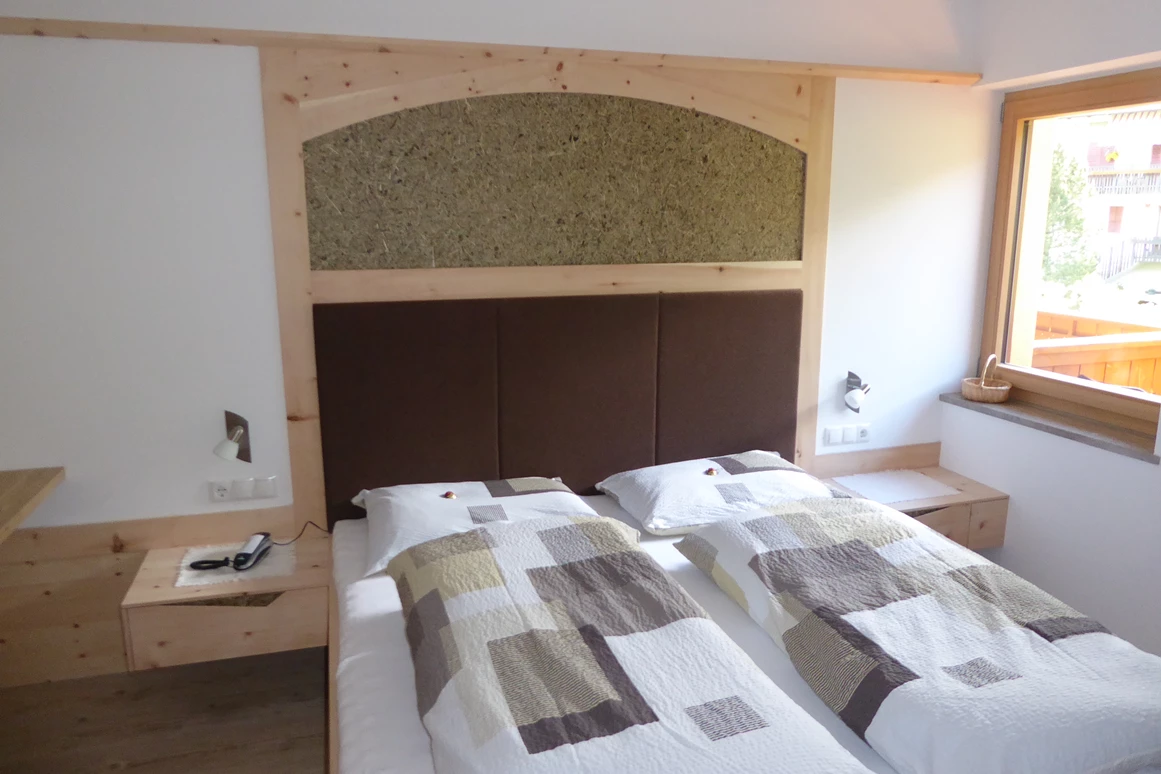 Frühstückspension: Vollholz Zimbel  Möbel in den Ferienwohnungen - Pension Baumgarten