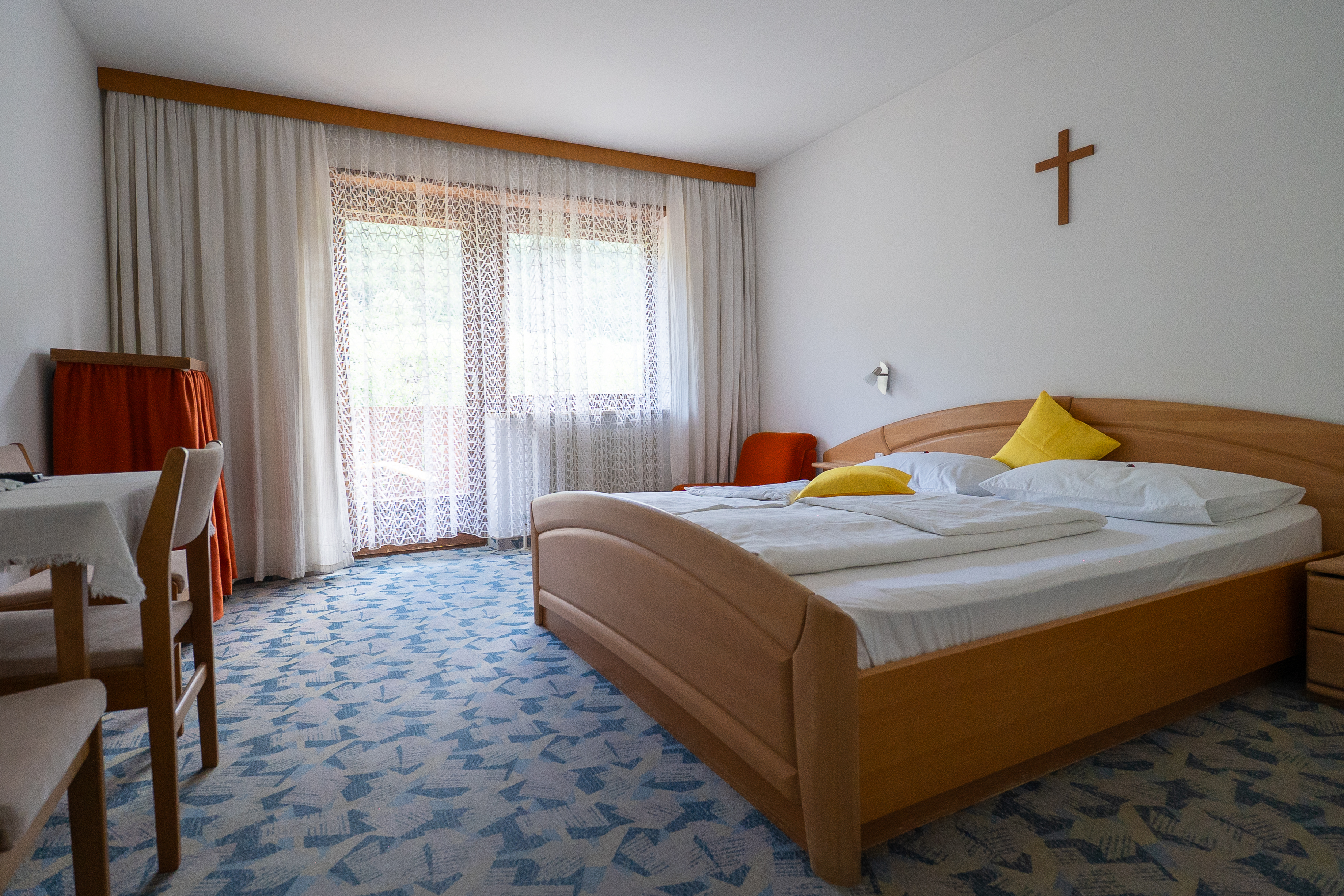 Frühstückspension:  gemütliche Doppelzimmer mit Blick zum Obstgarten - Pension Baumgarten