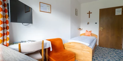 Pensionen - Naturns - Einbettzimmer mit Blick zum Hausberg Kirchbachspitze - Pension Baumgarten