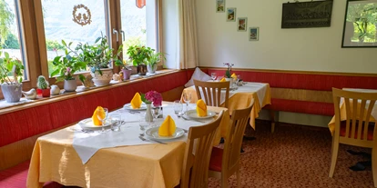 Pensionen - Naturns -  geräumiger Frühstücksraum  - Pension Baumgarten