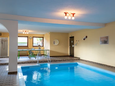 Frühstückspension: Hallenbad  mit Tischtenns und Fitnessgeräten - Pension Baumgarten