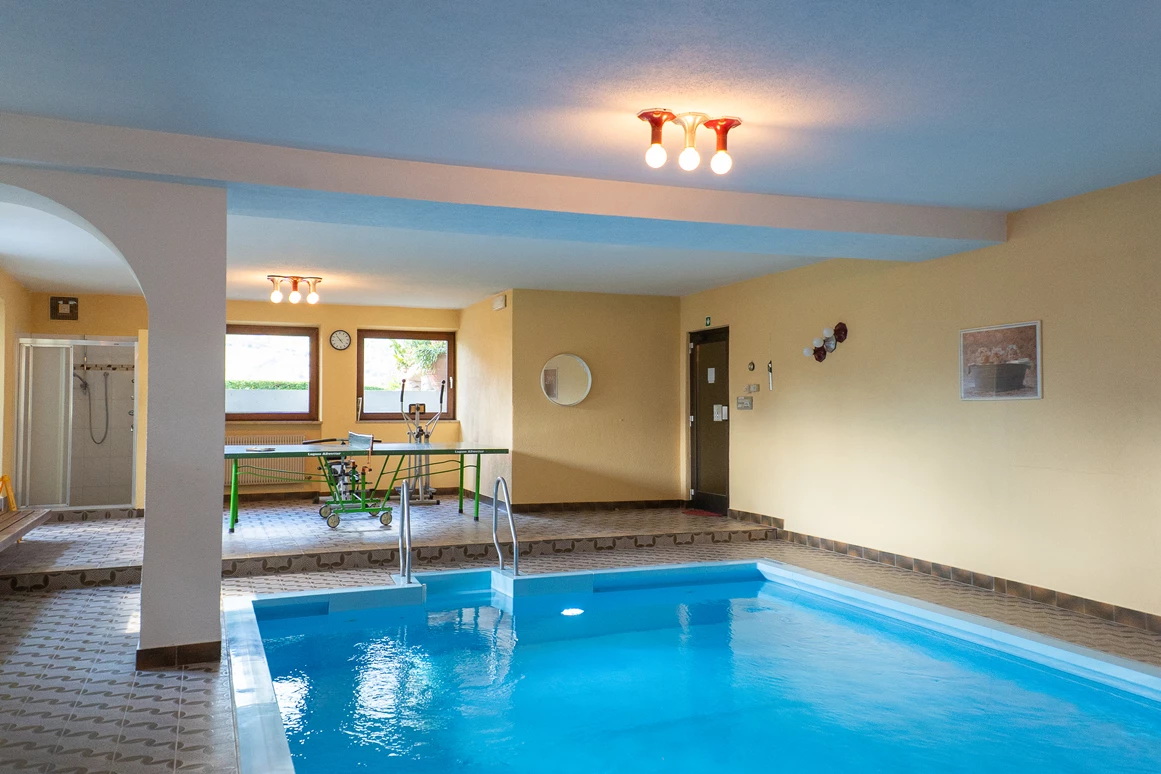 Frühstückspension: Hallenbad  mit Tischtenns und Fitnessgeräten - Pension Baumgarten