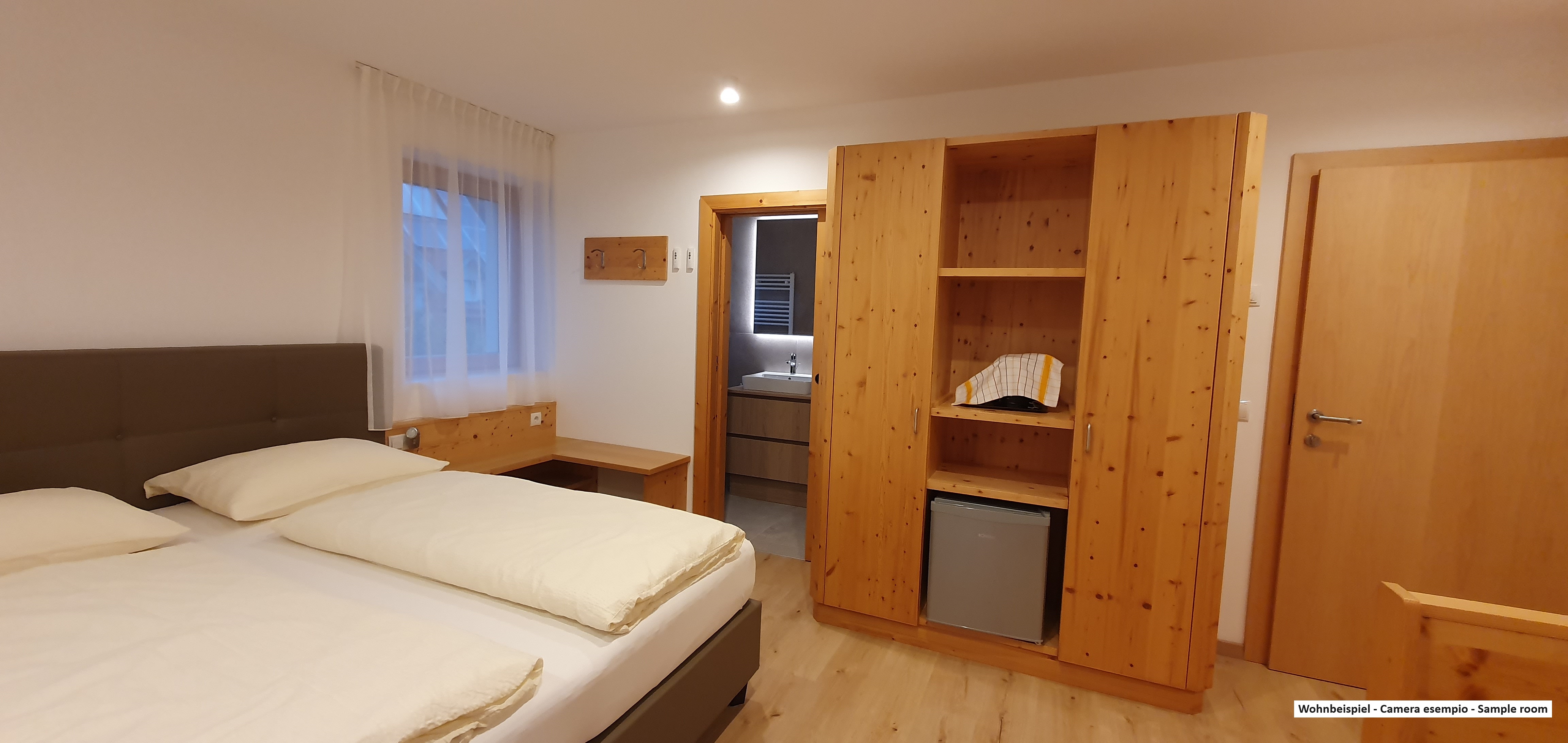 Pensionen - Frühstück: Frühstücksbuffet - Südtirol - Doppelbettzimmer Beispiel - Haus Grüner