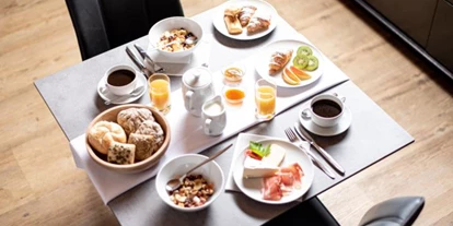 Pensionen - Naturns - Ein ausgezeichnetes Frühstücksbuffet erwartet unsere Gäste - Pension Pernthaler