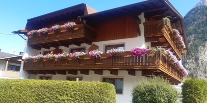 Pensionen - WLAN - Ötztal - Hausansicht Süd/West - Gästehaus Helga