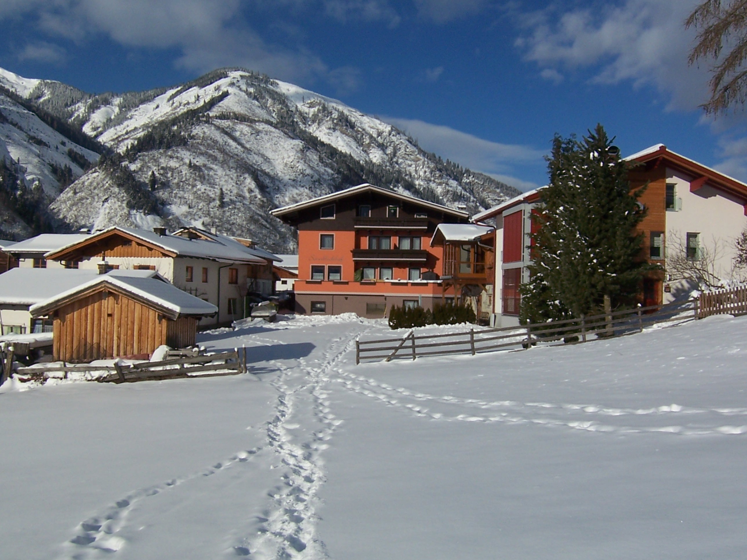 Frühstückspension: Frühstückspension Sonnblickhof - Hausansicht Süd - ***Frühstücks - Pension Sonnblickhof