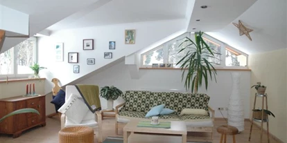Pensionen - Parkplatz: kostenlos bei der Pension - Leogang - Wohnraum Mansarden Wohnung - Haus Elisabeth Schober