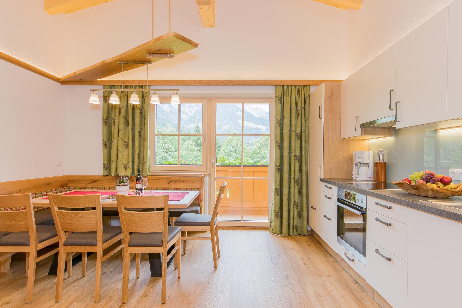 Pensionen - Bischofswiesen - Küche und Wohnraum Appartement Steinernes Meer - Schönberghof