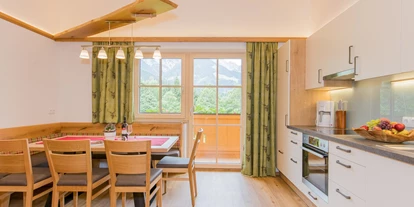 Pensionen - Parkplatz: kostenlos bei der Pension - Leogang - Küche und Wohnraum Appartement Steinernes Meer - Schönberghof