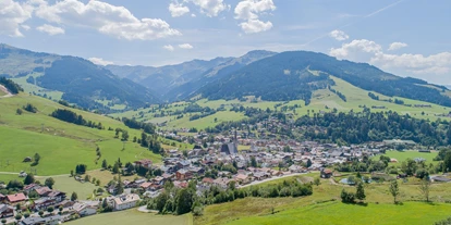 Pensionen - Parkplatz: kostenlos bei der Pension - Leogang - Blick über das Dorf Maria Alm - Schönberghof