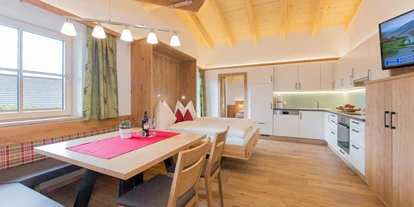 Pensionen - Parkplatz: kostenlos bei der Pension - Leogang - Appartement Panoramablick mit zusätzlichem Schrankbett für 2 Personen in der Wohnküche - Schönberghof