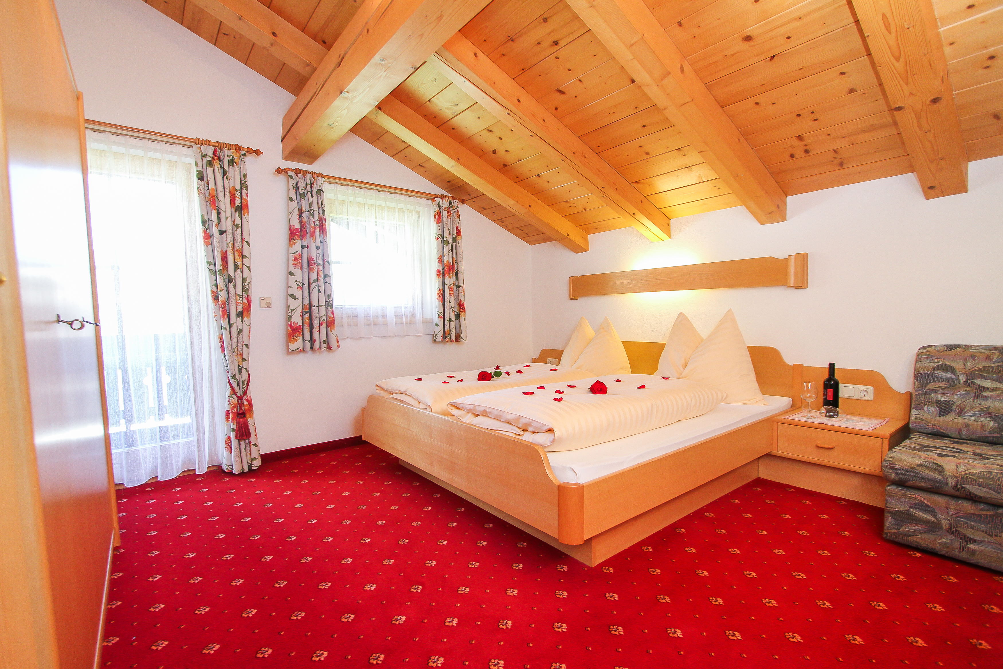 Frühstückspension: Schlafzimmer für 3 Personen plus Gitterbett - Urlaubsparadies Liebmannhof