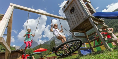 Pensionen - Parkplatz: kostenlos bei der Pension - Leogang - Schaukeln und Rutschen - Urlaubsparadies Liebmannhof