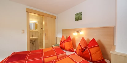 Pensionen - Parkplatz: kostenlos bei der Pension - Leogang - Doppelzimmer Schönfeldspitz mit DU/WC, Fernseher mit KTV, Radiowecker, Fön, Zimmersafe und gratis W-LAN - Urlaubsparadies Liebmannhof