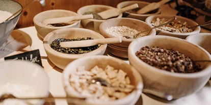 Pensionen - Parkplatz: kostenlos bei der Pension - Alpbach - beim Frühstück verwöhnen wir dich mit Müsli & hausgemachtem Joghurt - ASTER Boutique Hotel & Chalets