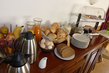 Frühstückspension: Frühstücksbuffet bei Pension zu Hause - Pension zu Hause