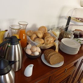 Frühstückspension: Frühstücksbuffet bei Pension zu Hause - Pension zu Hause