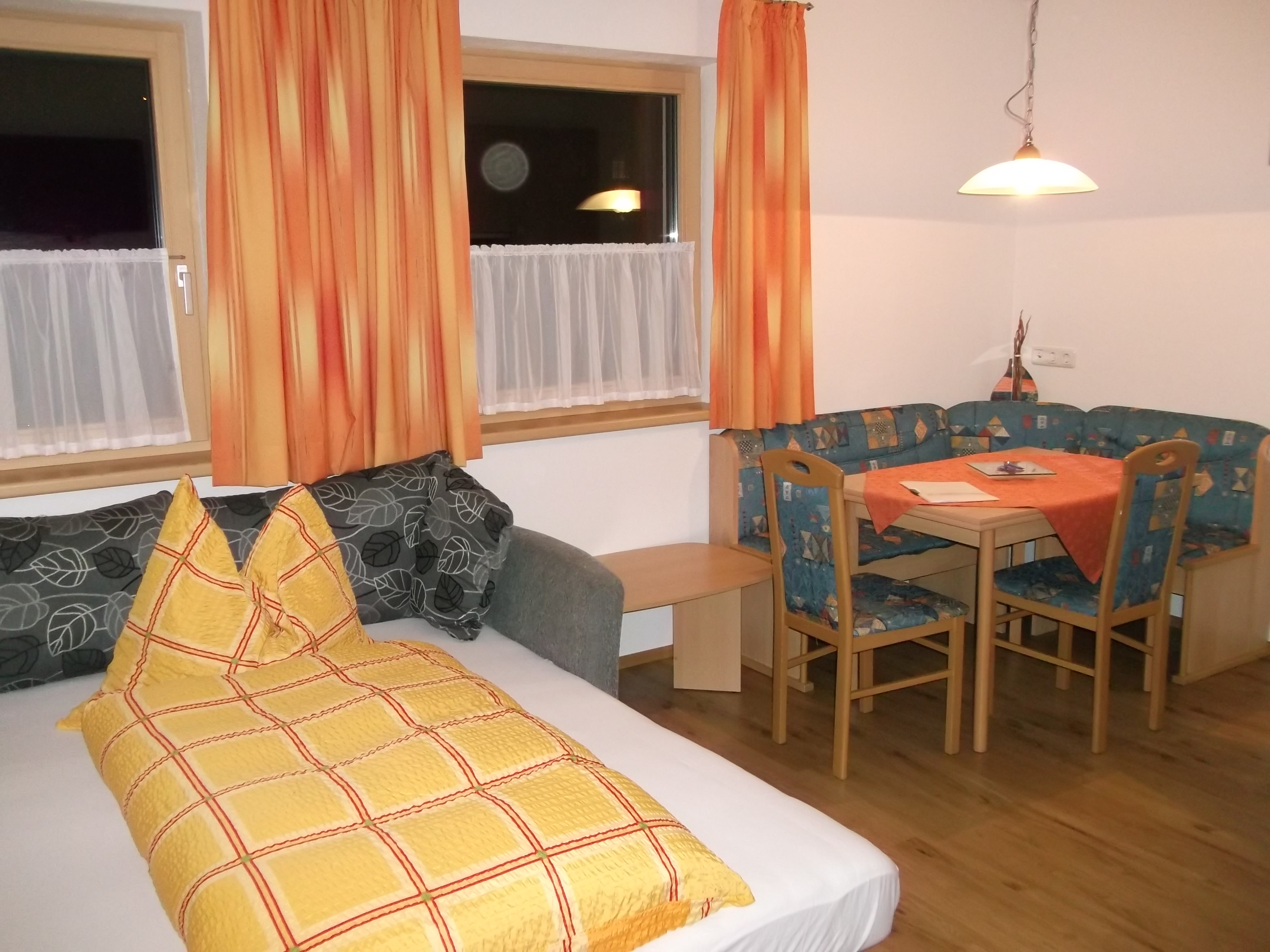 Pensionen - Bischofswiesen - Essecke und Schlafcouch - Appartement Monika Herzog