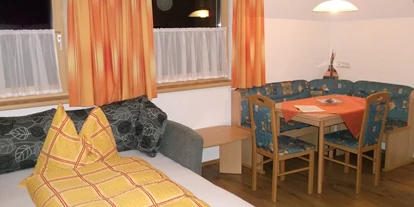 Pensionen - Parkplatz: kostenlos bei der Pension - Leogang - Essecke und Schlafcouch - Appartement Monika Herzog