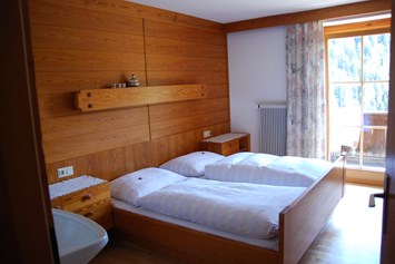Frühstückspension: Schlafzimmer in der großen Ferienwohnung - Stachlerhof
